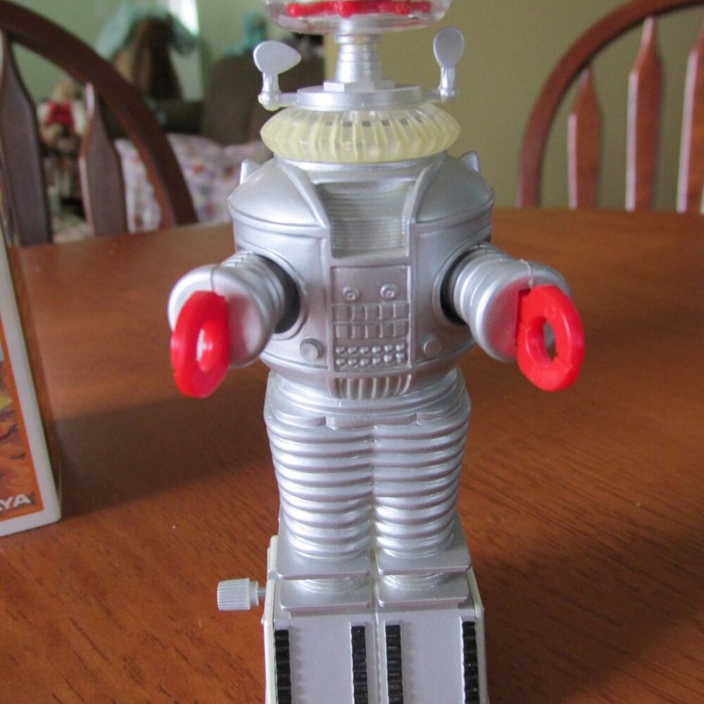 Lost in Space Robot - Picture 4 of 6